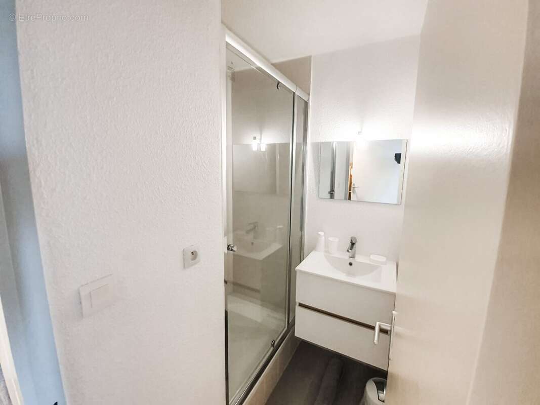 Sete plages - studio cabine entierement renove avec parking - photo 8