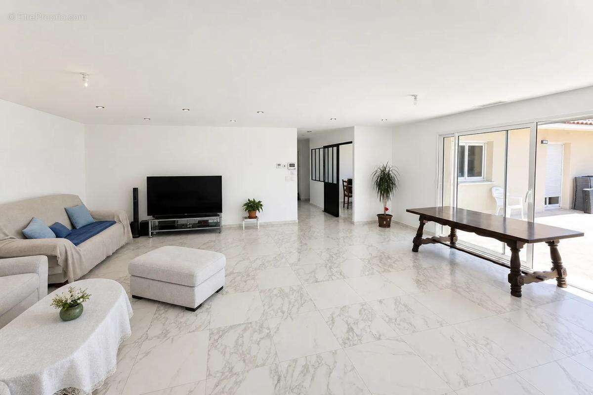 Aussonne - Maison contemporaine 6 pièces de 159 m² - photo 3