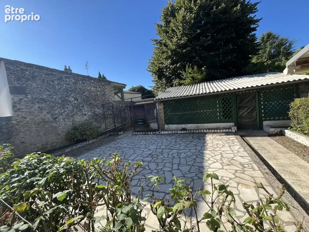 Entre LAREOLE ET LANGON- Maison de village de 83 M2 avec cour, garage attenant et petite dépendance - photo 3