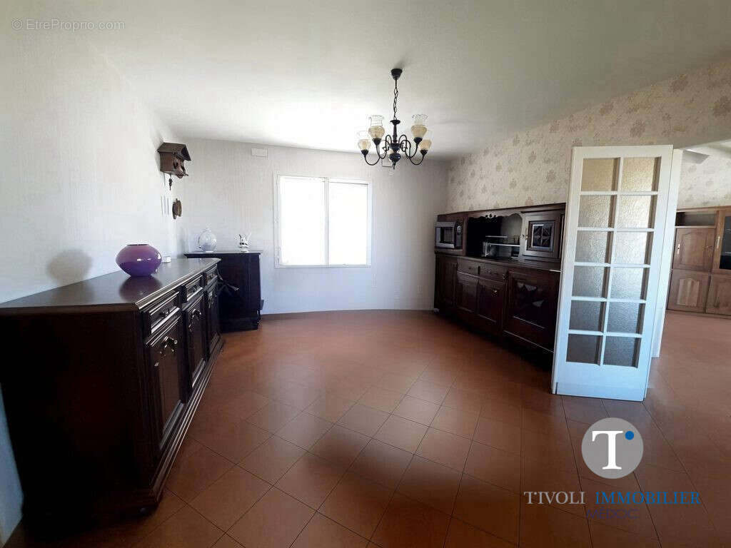 ETAGE - Maison à SAINT-SEURIN-DE-CADOURNE