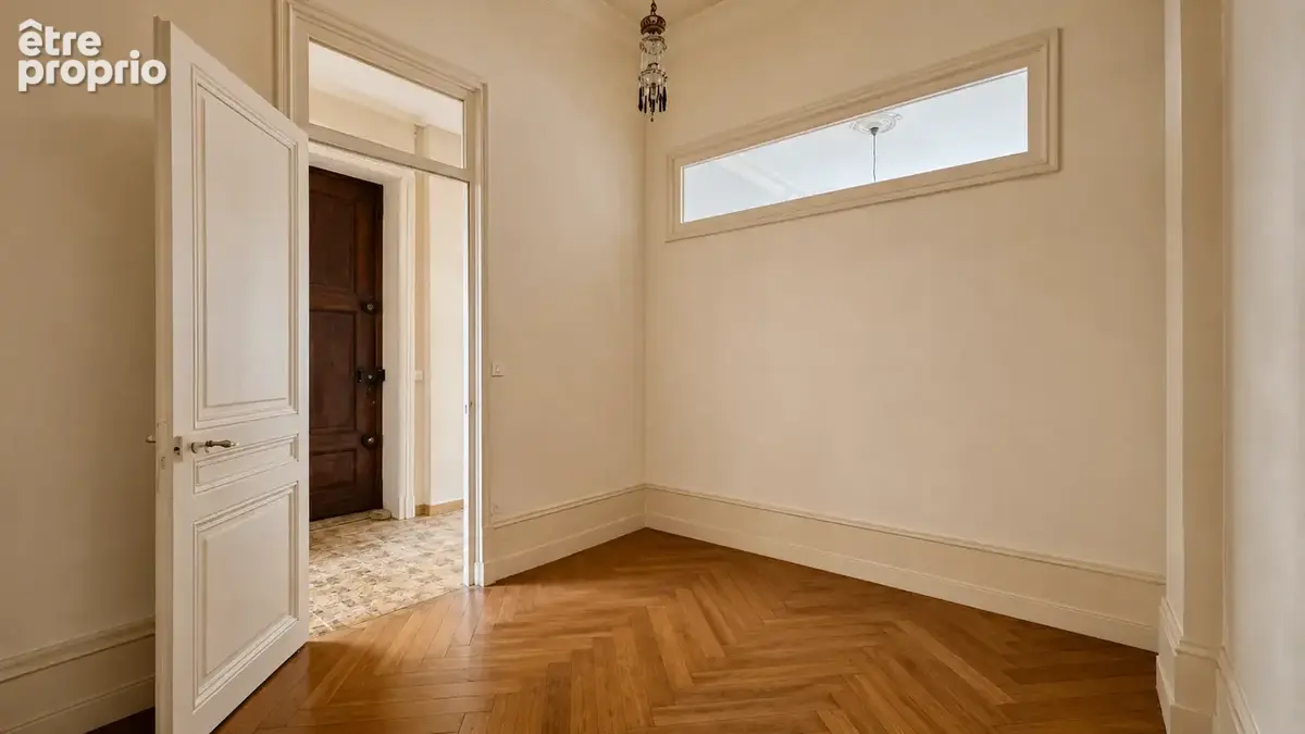 Appartement de caractère de 101 m2 au cœur des Terreaux / Charme de l'ancien et fort potentiel - photo 6