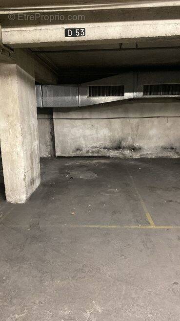 Parking à PARIS-9E