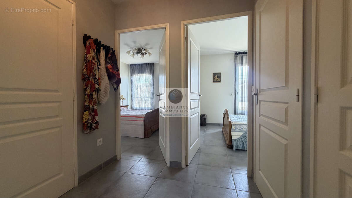 Appartement en dernier étage avec vue dégagée sur les montagnes - photo 17