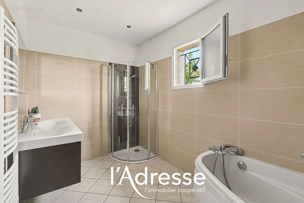 Exclusivité l'Adresse Immobilier - La Salvetat Saint Gilles - Maison de 137m² avec un grand sous-sol de 70m² sur un terrain de 7 - photo 12