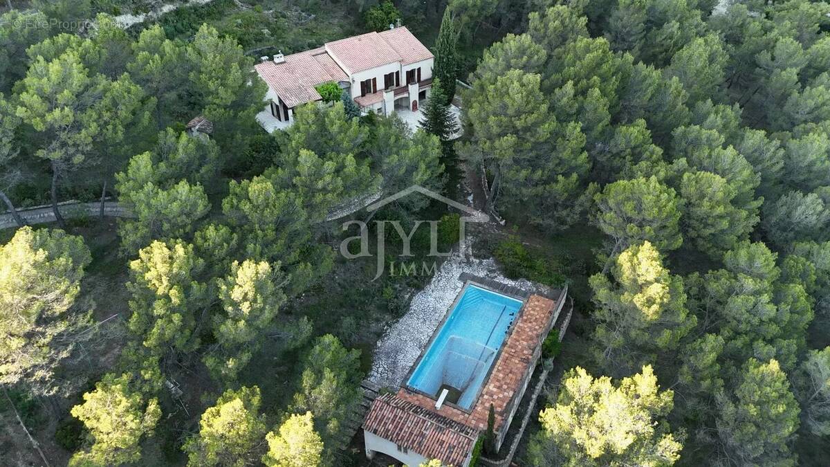 Maison 6 pièces – 182 m² sur 1 HA de terrain clos – Vue dominante – Rognes - photo 9
