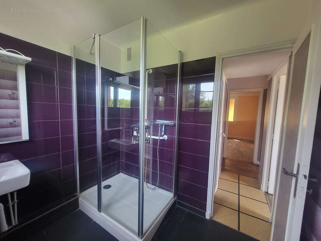 Appartement à VILLETANEUSE