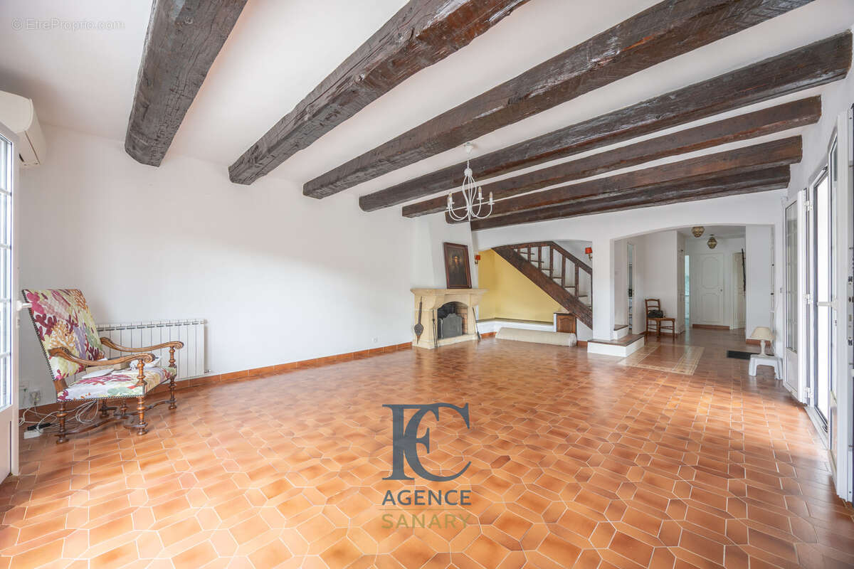 Maison à SAINT-CYR-SUR-MER