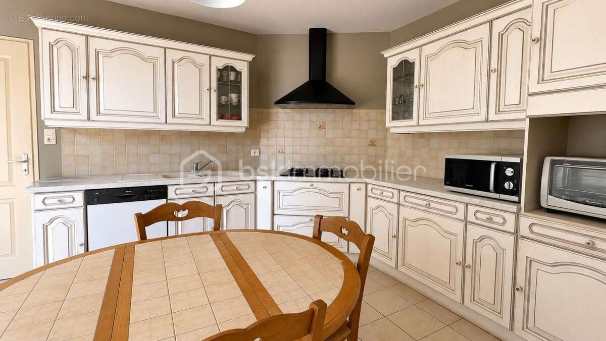  maison de plain-pied 107 m² – 3 chambres – garage – terrain d’environ 2 000 m² - photo 2