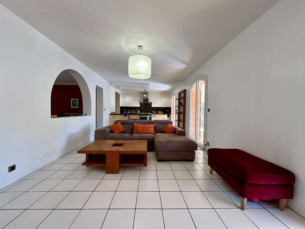 Maison à LE REVEST-LES-EAUX