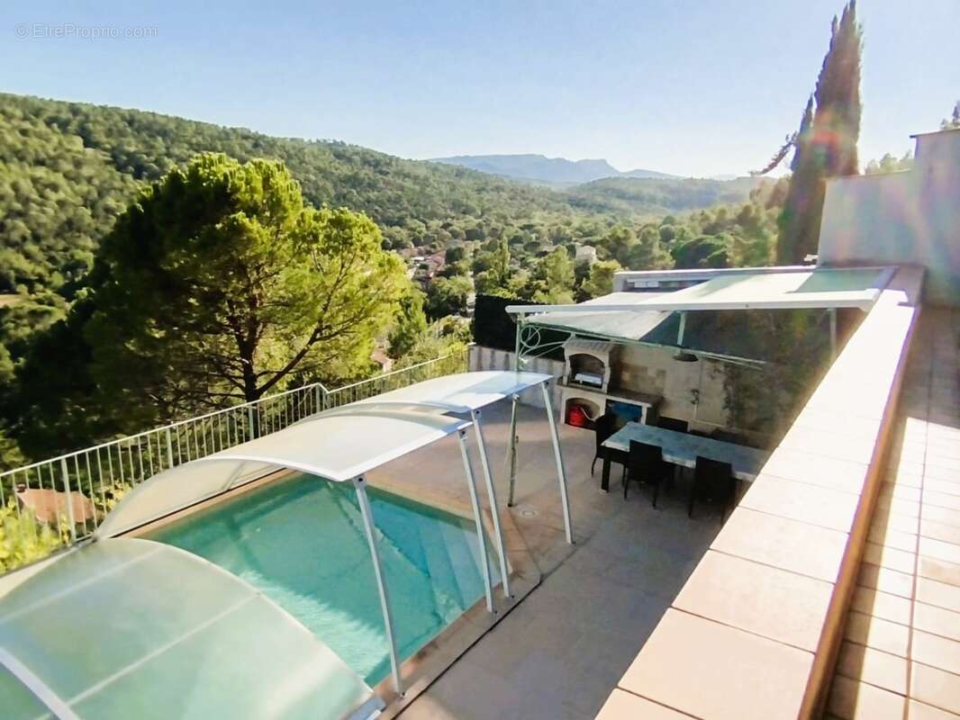 VAR (83) VINS SUR CARAMY, Magnifique Villa de charme de 163m² + studio 20m²et dépendances/1939m²avec piscine - photo 2