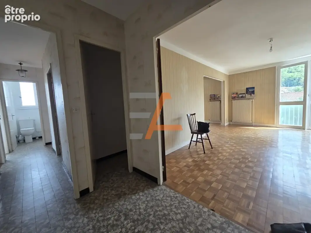 Proche Montaud   F5 de 95 m2 au 6éme étage avec ascenseur et garage - photo 5