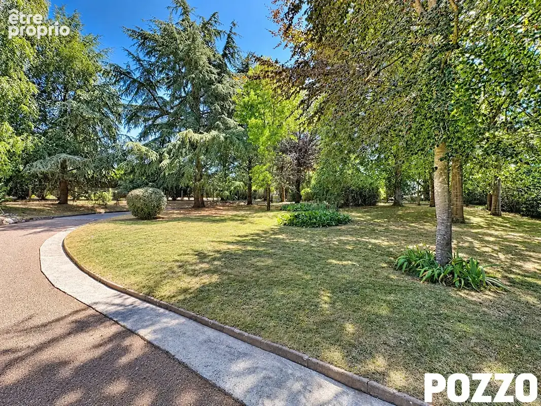 À VENDRE - Maison dans le bourg de Bréhal de 255m² au calme avec parc arboré - photo 17