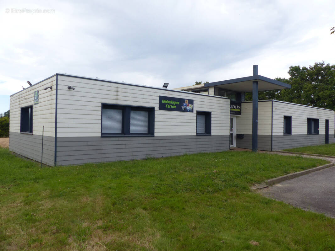 Commerce à VENDRENNES