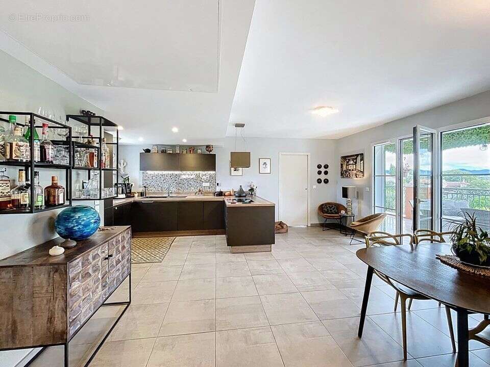 Appartement à ROQUEFORT-LES-PINS