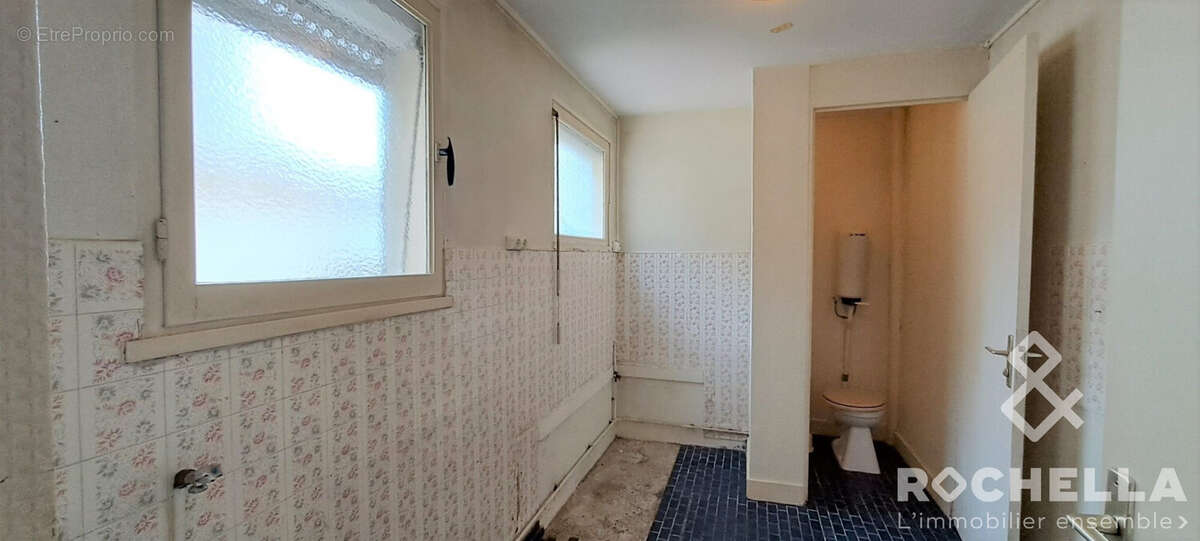 pièce de type salle d'eau rdc - Maison à ROCHEFORT