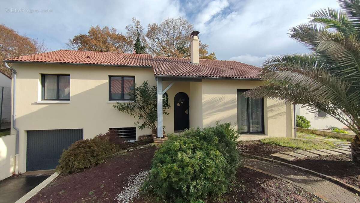 Maison à MORTAGNE-SUR-SEVRE