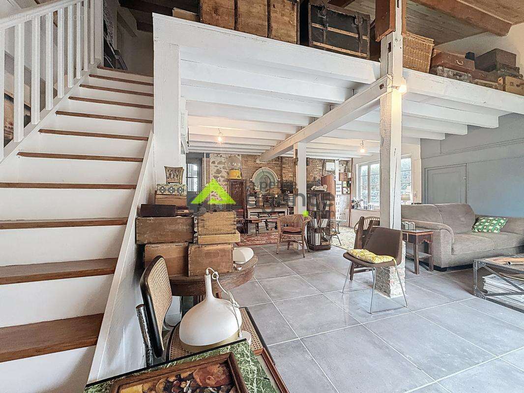 Maison à MOURIOUX-VIEILLEVILLE