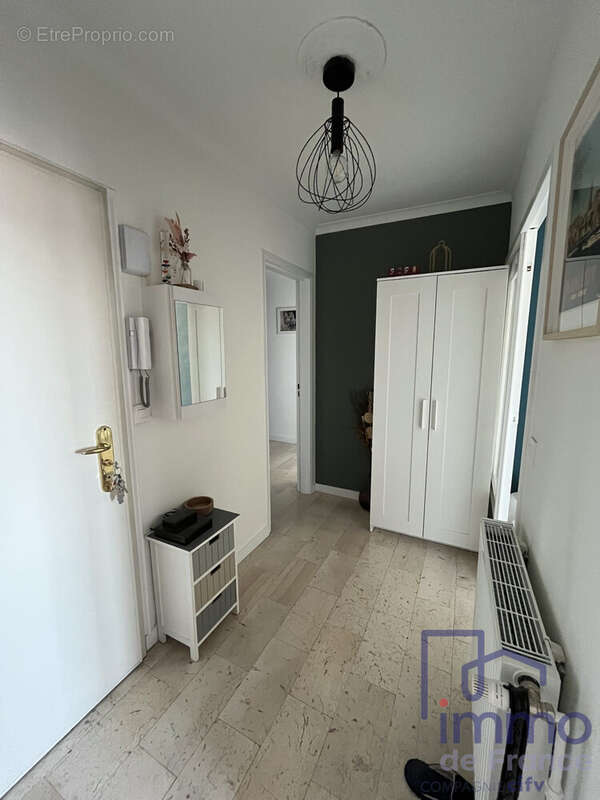 Appartement 81 m² à Saint-Etienne  - photo 4