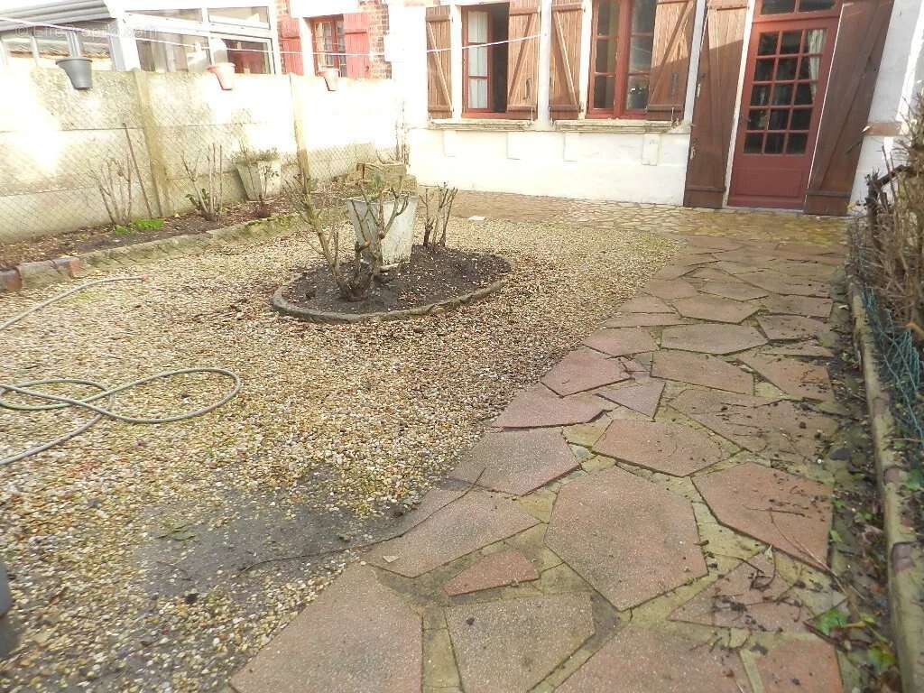 Maison à SAINT-PIERRE-SUR-DIVES