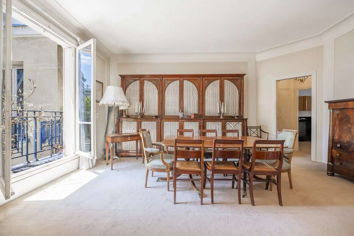 Appartement à PARIS-16E