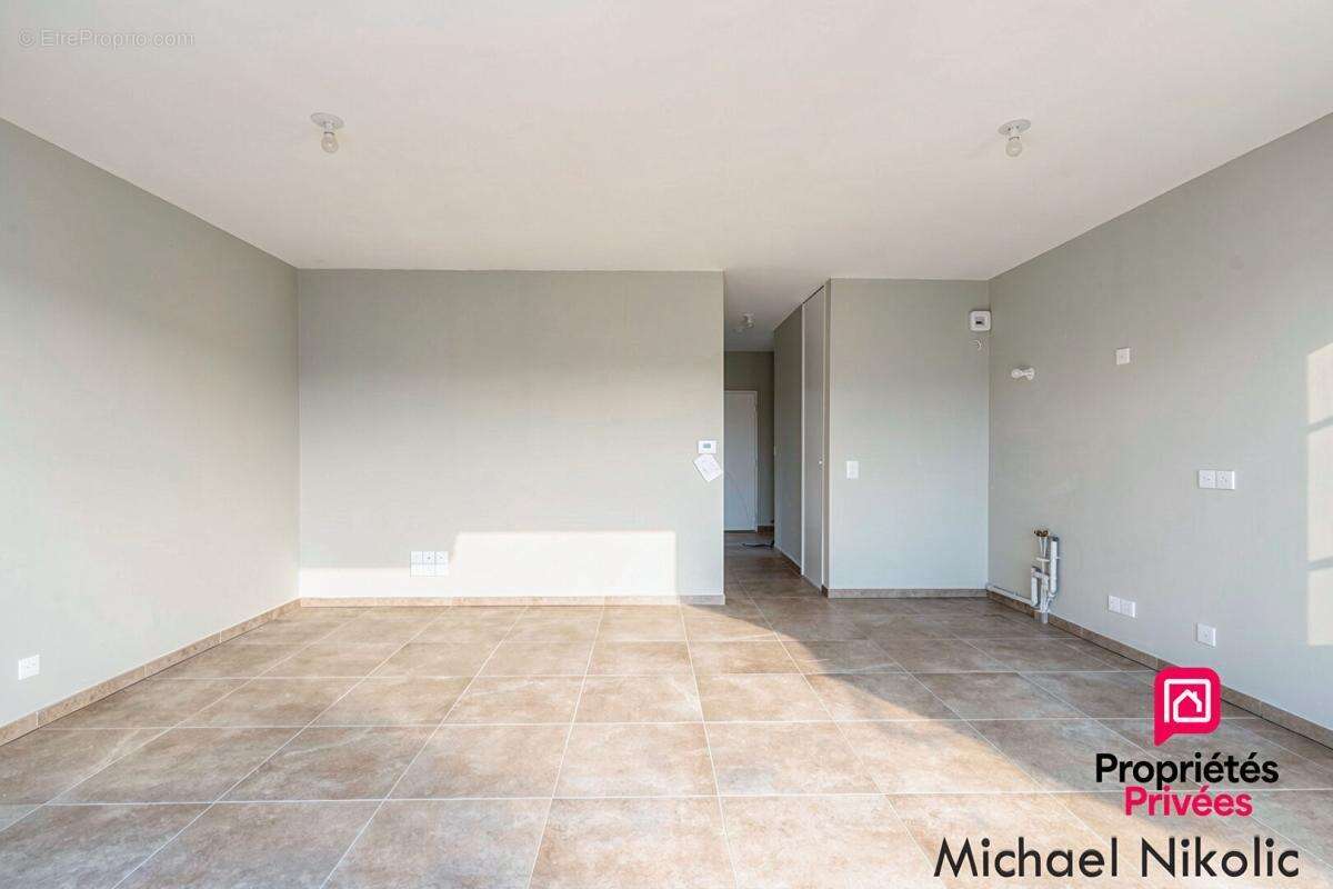 Appartement à CHARBONNIERES-LES-BAINS
