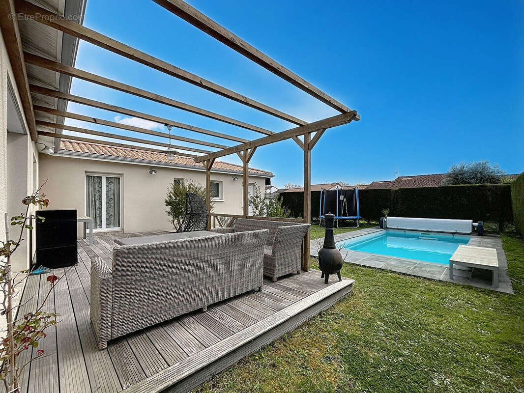 Maison à PAREMPUYRE