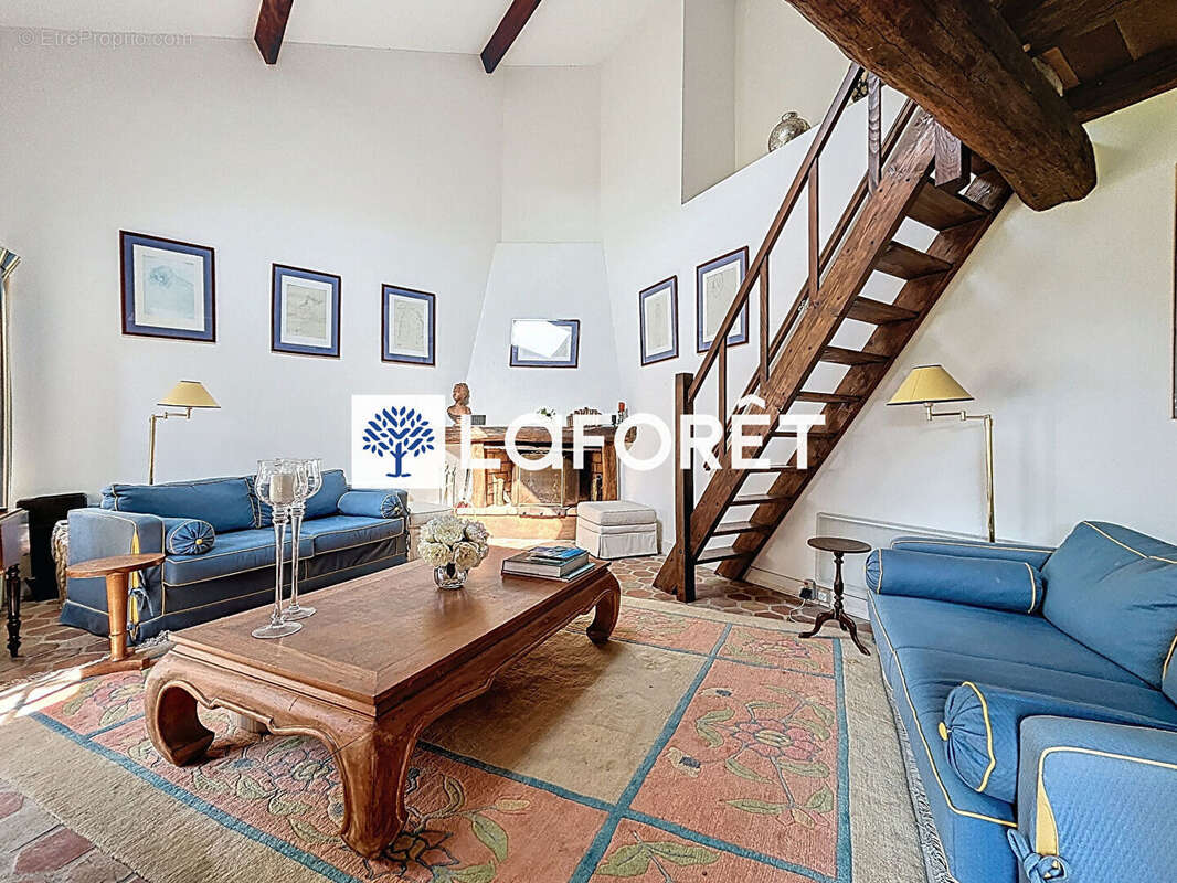 Bâtisse coeur de village avec maison annexe et grange en parfait état - photo 7