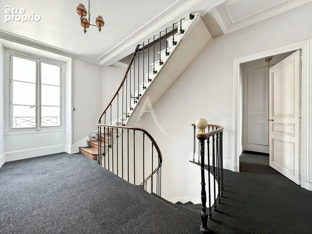 Maison bourgeoise en centre-ville de 214m², 5 chambres avec stationnement - photo 10