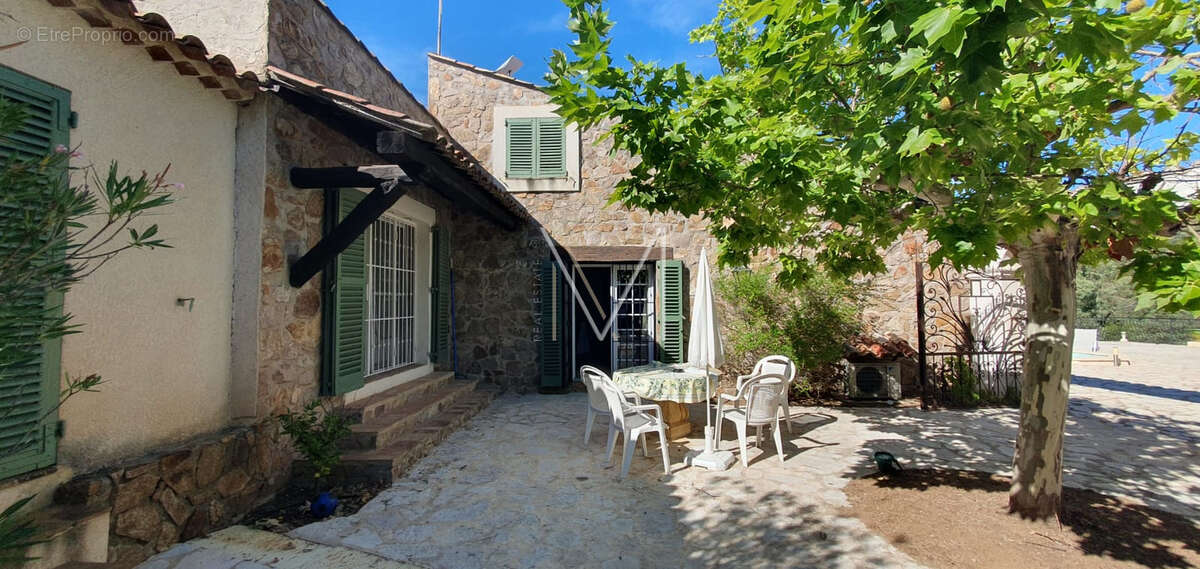 Maison à PLAN-DE-LA-TOUR