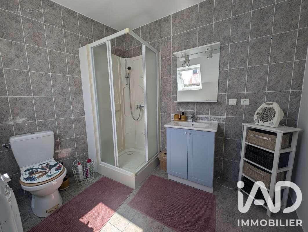 Maison 66 m² à Saint-Georges-De-Reintembault  - photo 6