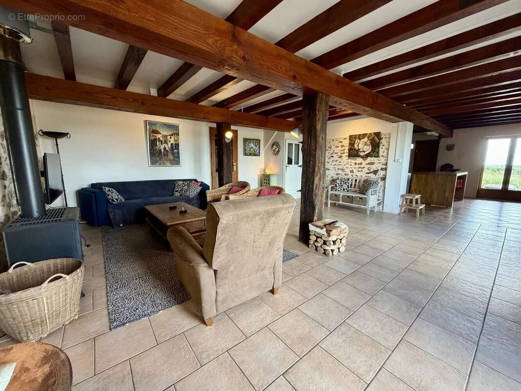 Grand ensemble, entièrement isolé avec 1,4 hectare à vendre près de Remilly - photo 5