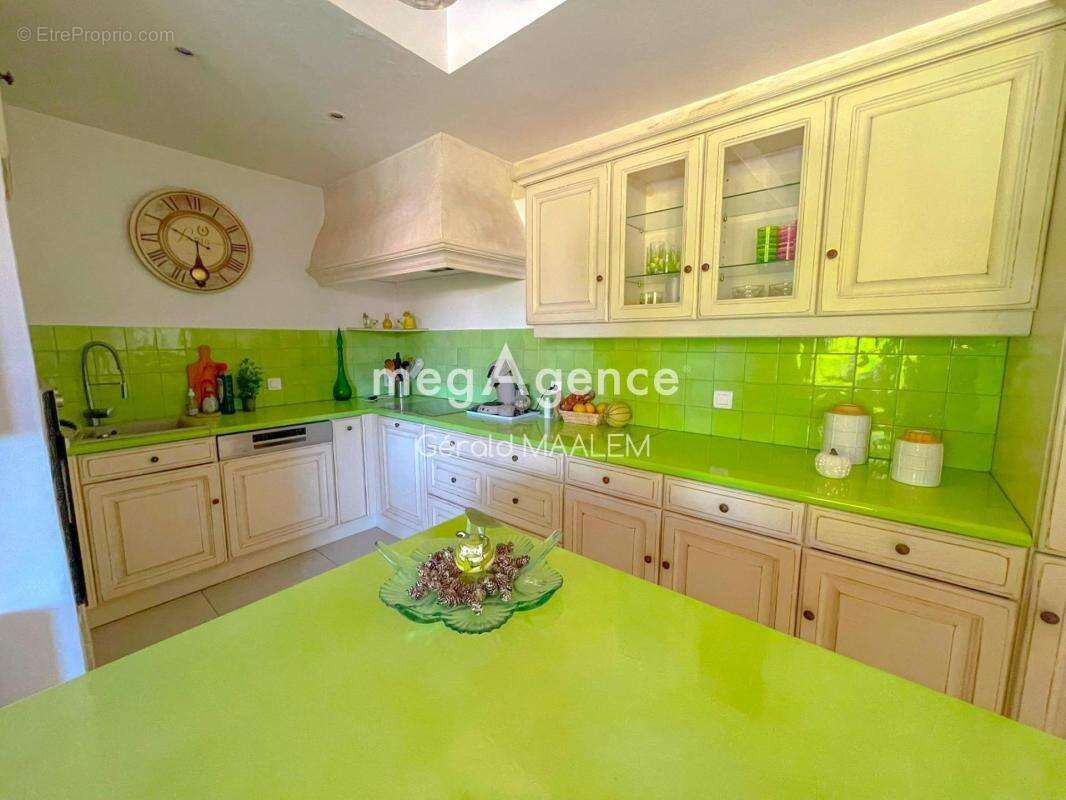 Villa de 204m² avec piscine à Roquebrune-sur-Argens - photo 10