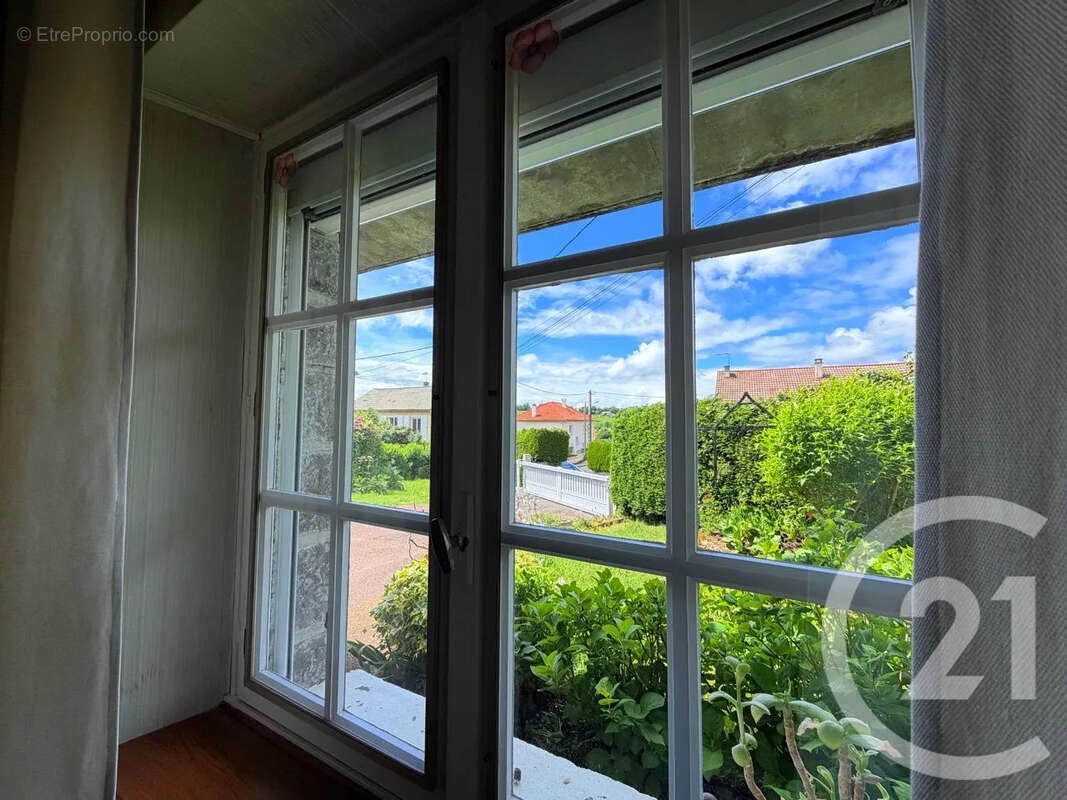 Maison 107 m² à Jussac  - photo 7