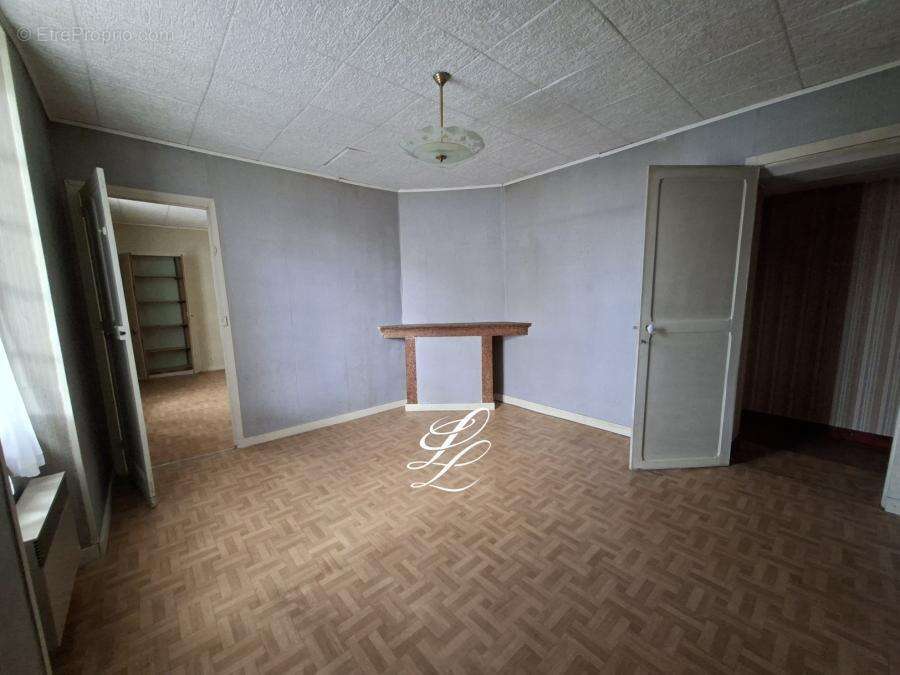 Maison à NOYEN-SUR-SARTHE