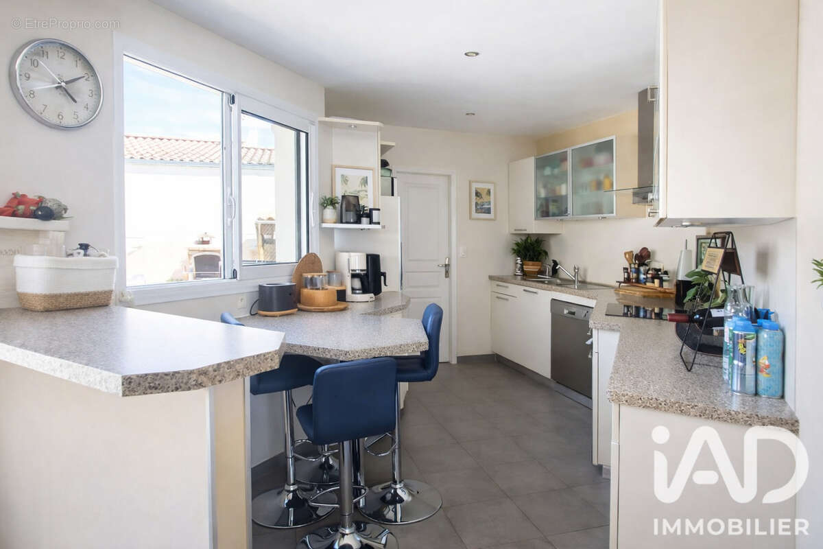 Maison 128 m² à Saint-Rogatien  - photo 6
