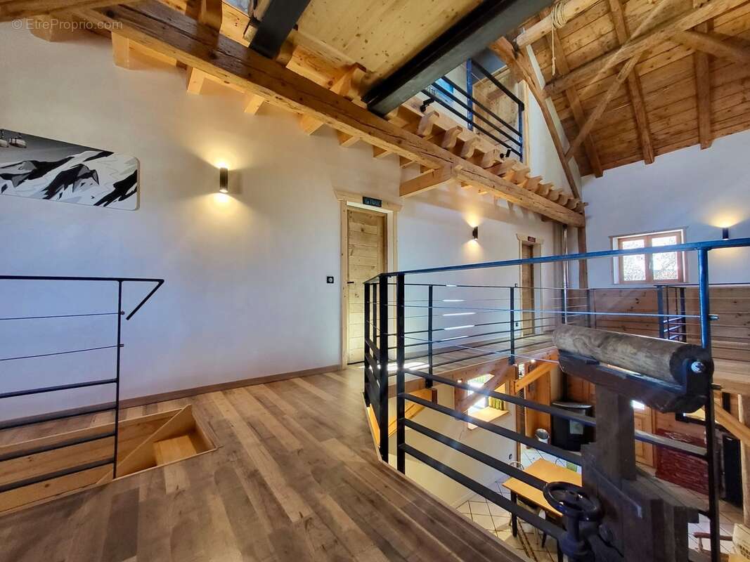 Dpt haute savoie (74), à vendre thollon-les-memises maison-gîte coeur de station - photo 15
