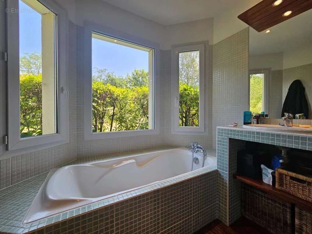 Demeure de prestige au coeur du Golf de Pessac   157 m2 avec - photo 8
