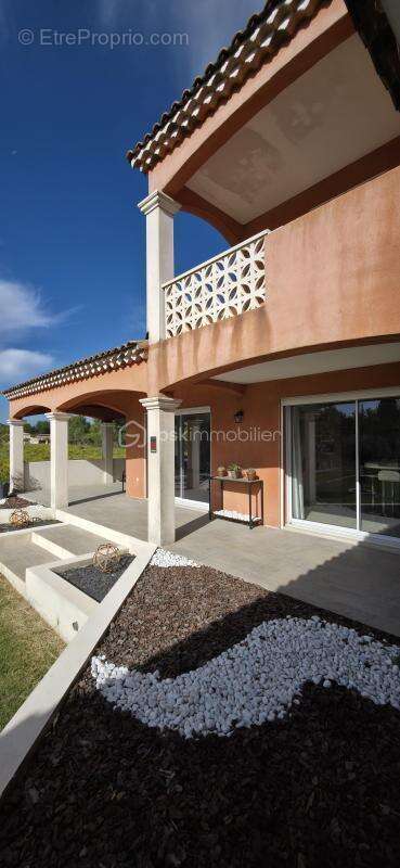 Maison à SAINT-LAURENT-DES-ARBRES