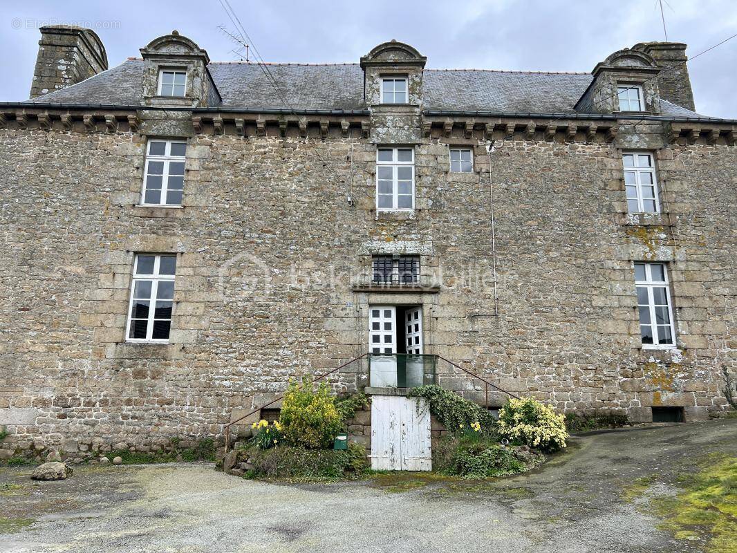 Maison à SAINT-BRICE-EN-COGLES
