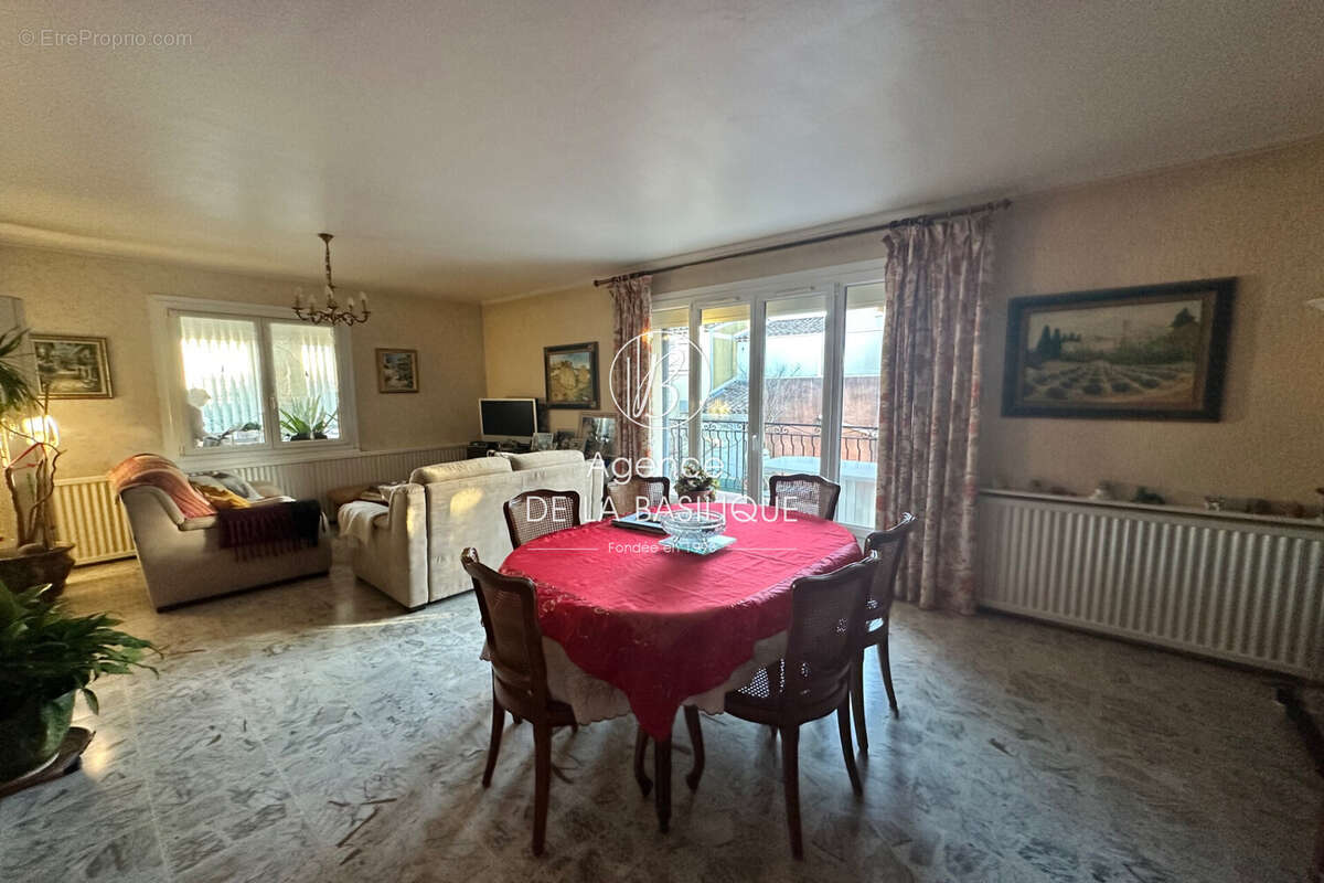 Maison à SAINT-MAXIMIN-LA-SAINTE-BAUME