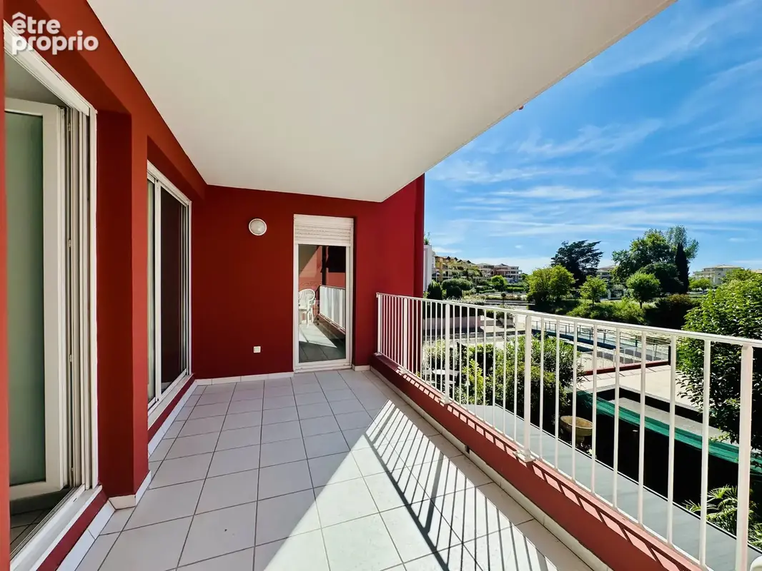 Exclusif lattes - magnifique t2 de 52m2 avec terrasse, parking et cave dans residence standing a 150m du tram - photo 2