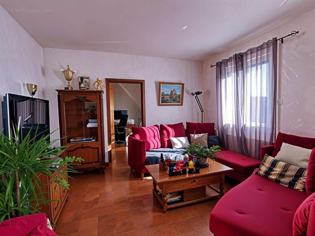   - Maison à LABEGUDE