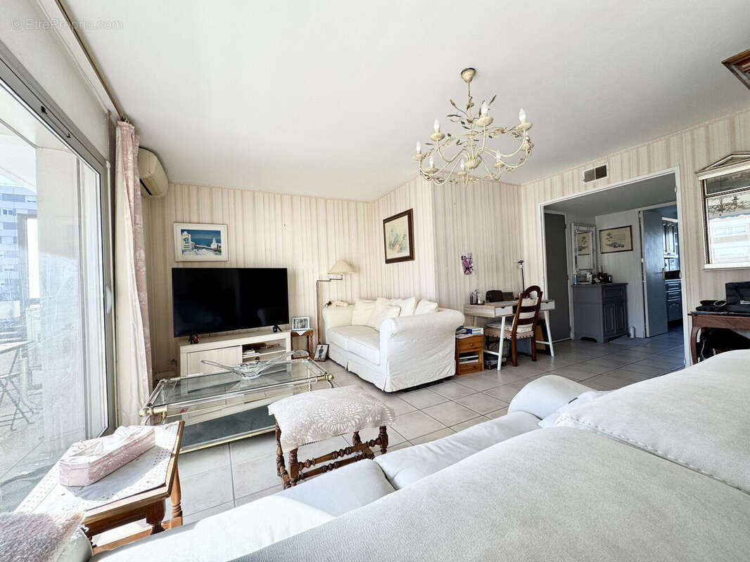 salon - Appartement à MARSEILLE-9E