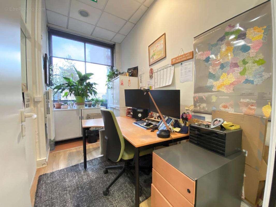 Corpimmo vous propose en exclusivité la vente d'une surface commerciale de 78 m² (carrez) de plain pied traversante, accessibili - photo 5