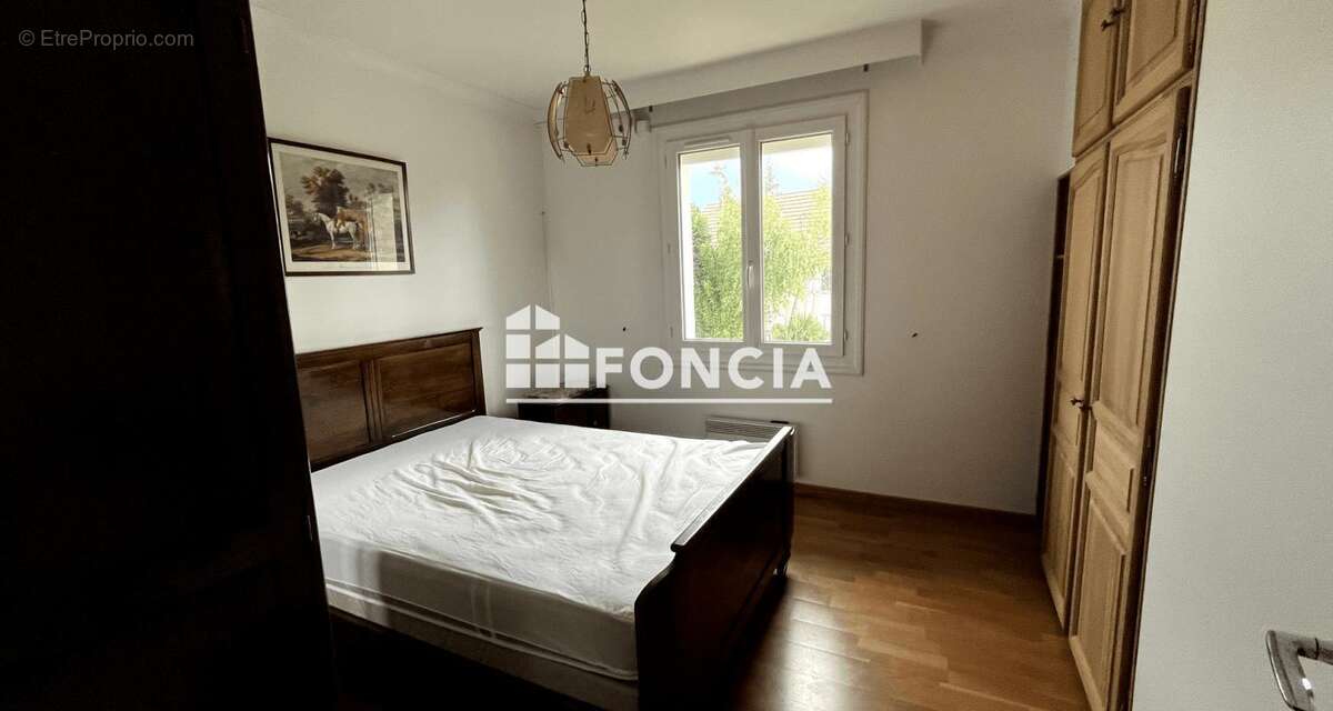 Maison à SAINT-JEAN-DE-LA-RUELLE