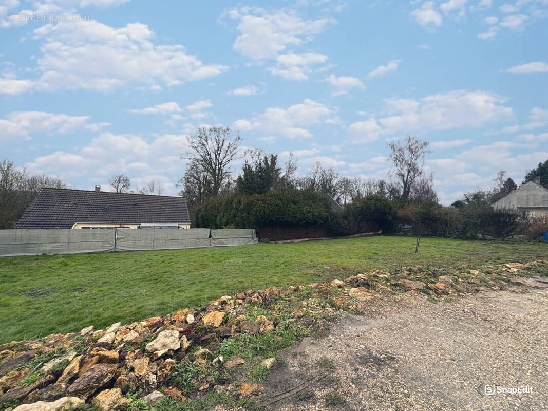 Terrain à LA CELLE-SUR-MORIN