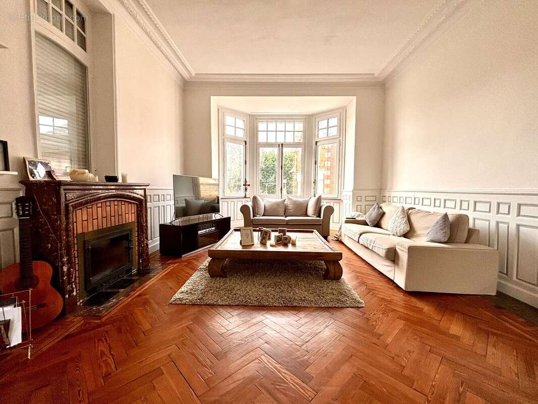 Maison à QUIEVRECHAIN