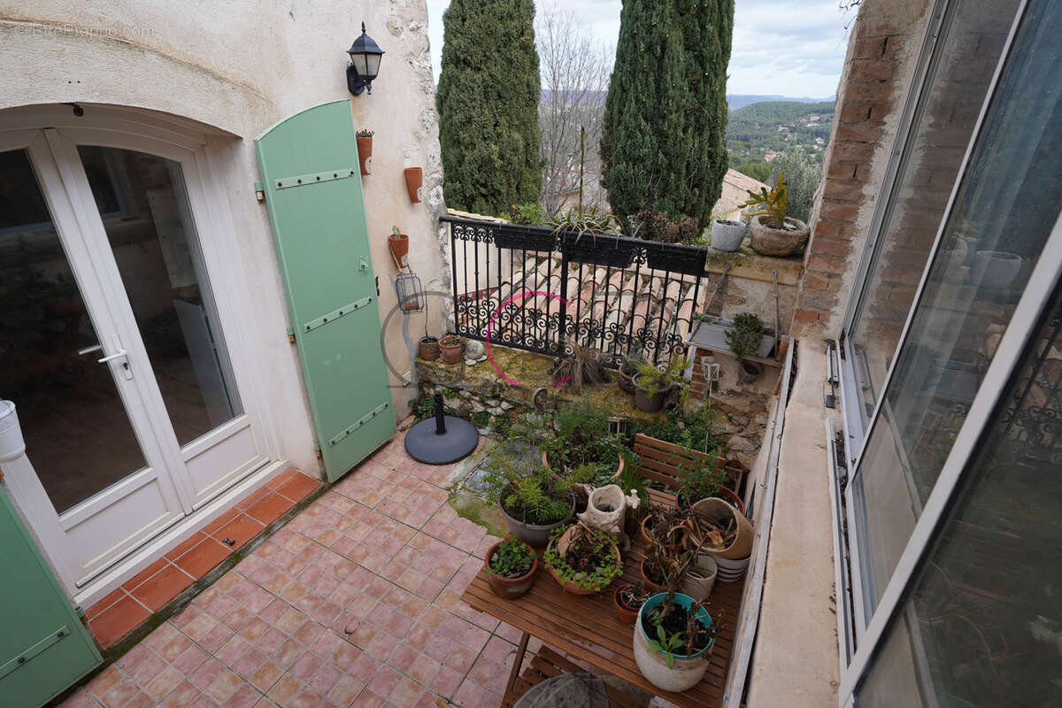 Maison à VENTABREN