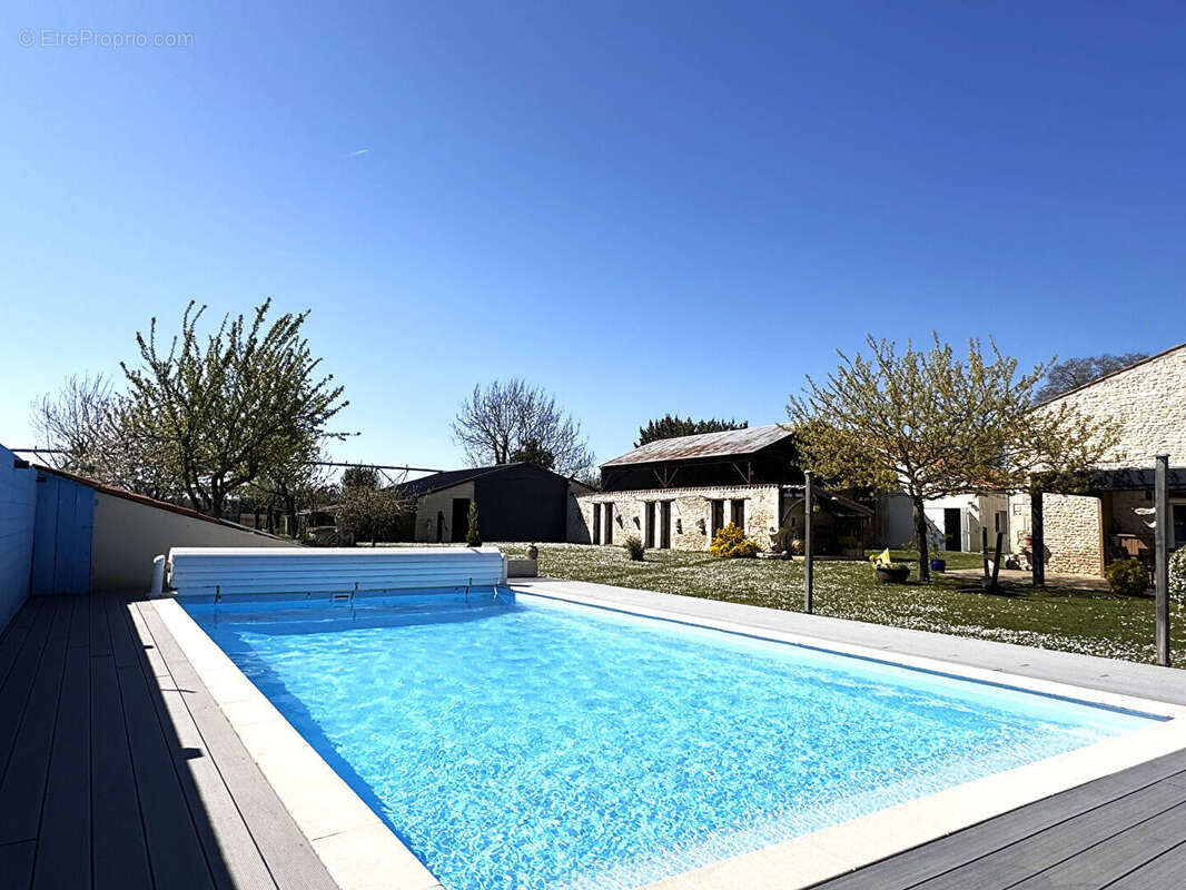 Maison à TONNAY-CHARENTE