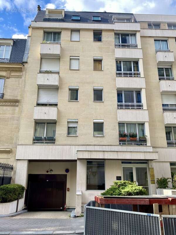 Parking à PARIS-12E